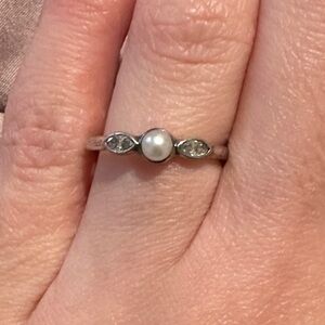Pandora Elegant Silver Pearl Ring